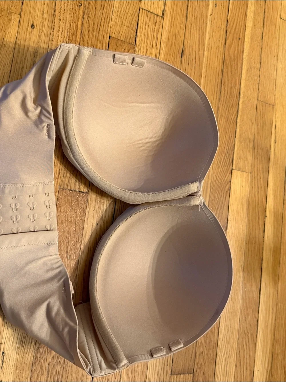 SKIMS Strapless Smooth Contour Bra in Nude - Picture 2 of 3